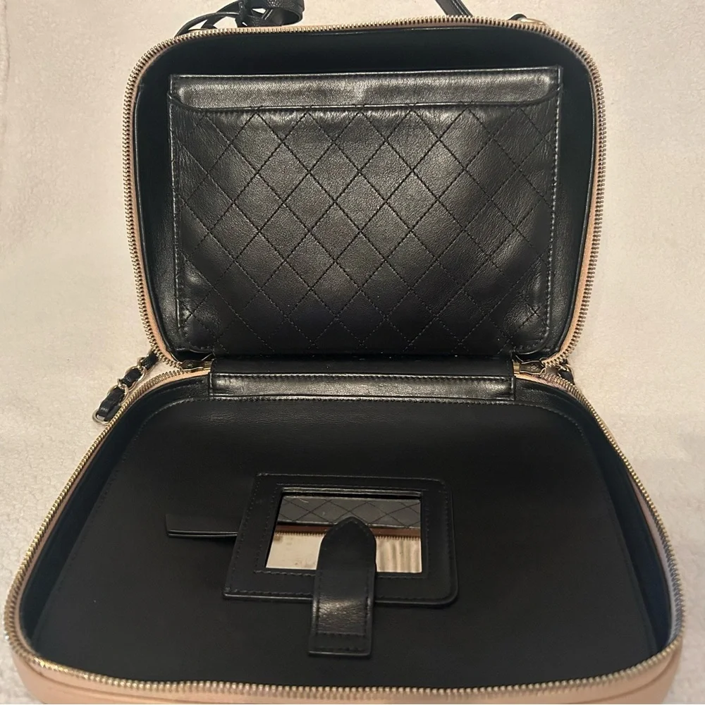 CHANEL Large Filigree Tan and Black Quilted Caviar Women's Bag - Picture 7 of 11